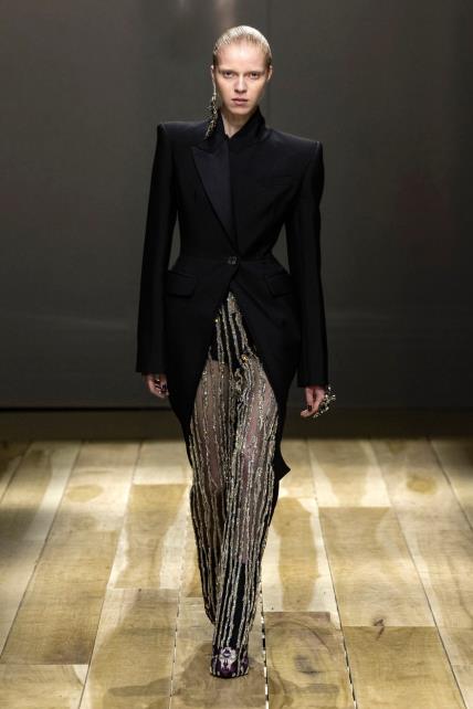 Blejzer trend jesen 2023 Alexander McQueen AW23