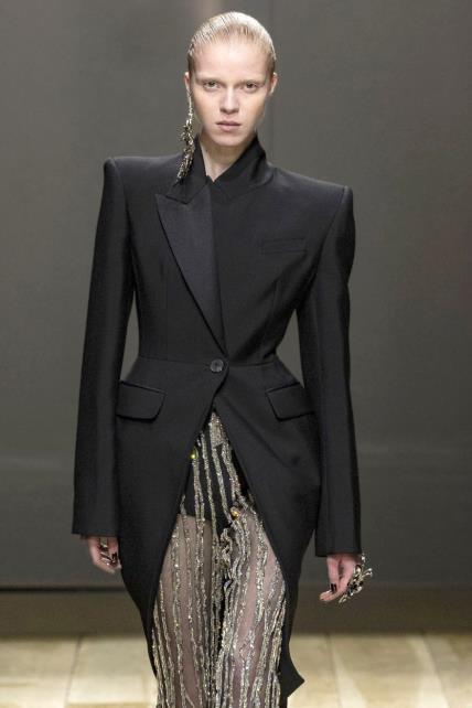 Blejzer trend jesen 2023 Alexander McQueen AW23