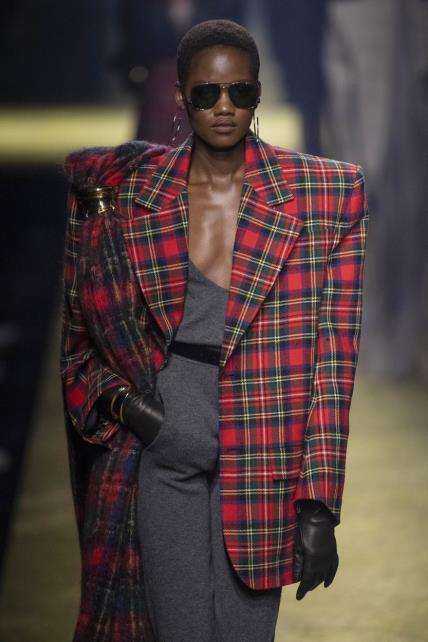 Blejzer trend jesen 2023 kolekcija Saint Laurent FW23