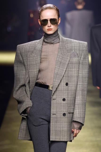 Blejzer trend jesen 2023 kolekcija Saint Laurent FW23