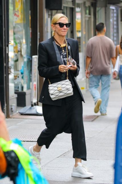 Cate Blanchett nosi torbu Louis Vuitton GO-14