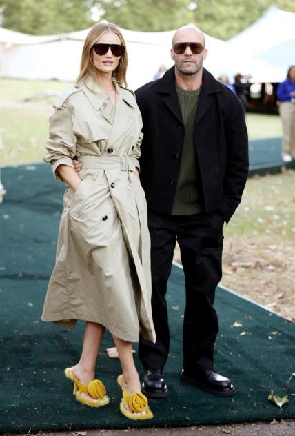 Burberry revija SS24, Rosie Huntington-Whiteley i Jason Statham