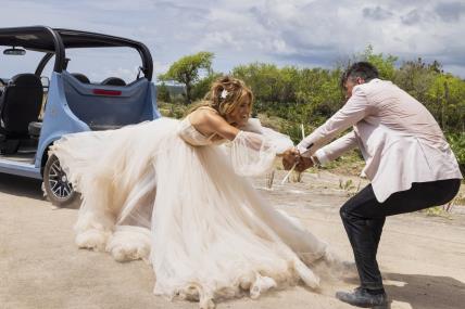 Jennifer Lopez Galia Lahav film Shotgun Wedding