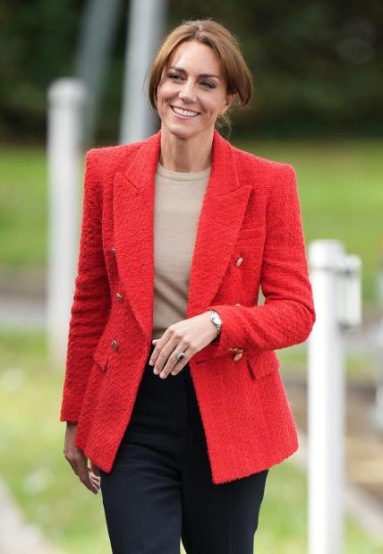 Kate Middleton u crvenom sakou